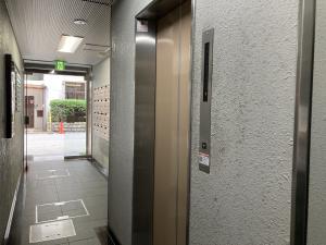サンロイヤル西本町ビル　1階エレベーター