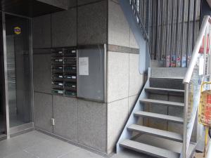 日宝北浜アークビル階段