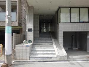 アストレア内淡路ビルエントランス階段