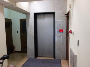 レイシス心斎橋ビルエレベーター