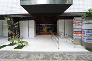 エクラート江坂ビルエントランス