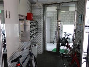 グランピア瓦町ビルエントランス