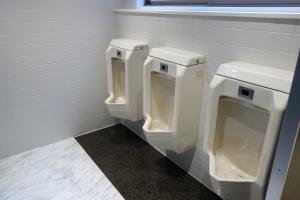 川久センタービル男子トイレ