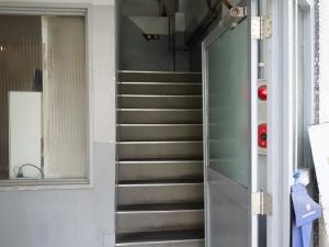 富山ビル階段