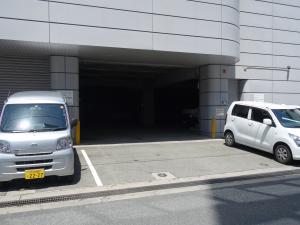 ヨツギビル駐車場