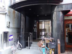 コーリング本町ビルエントランス