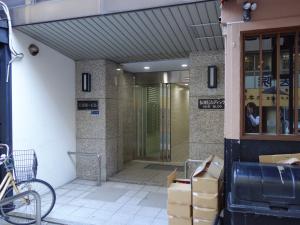 弘栄ビルエントランス