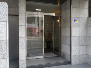 伊勢谷ビルエントランス