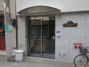 吉見ビルエントランス