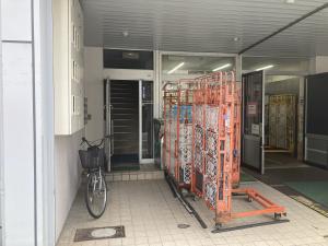 企業サービスビル別館　ビル入口