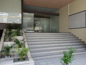 小山ビルエントランス