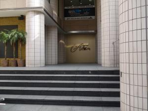 瀬尾喜東急ビルエントランス階段