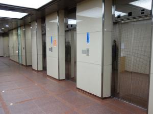 銀泉心斎橋ビルエレベーター