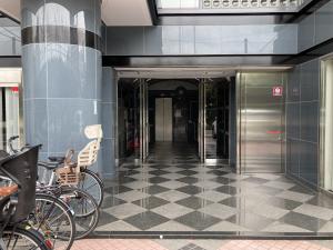 協同江坂ビルエントランス