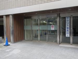 ピカソ堺筋本町ビルエントランス