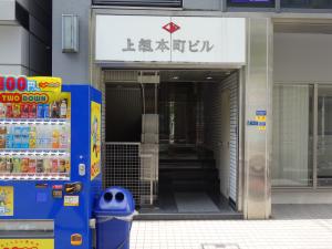 上組本町(カミグミ)ビルエントランス