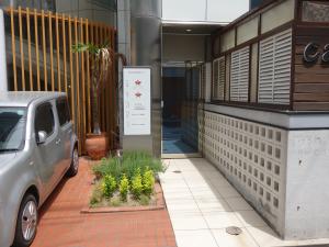 堀江家具新館ビルエントランス