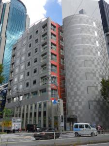 パールグレイビル外観