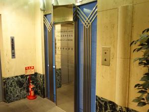 小谷パークビルテナント板