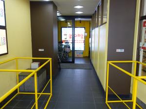 難波バレビルエントランス