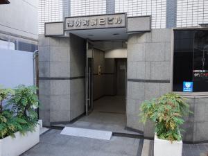 博労町辰巳ビルエントランス
