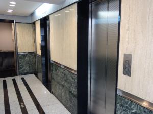 アート本町ビルエレベーター