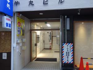 牛丸ビルエントランス