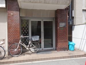 冷雲ビルエントランス