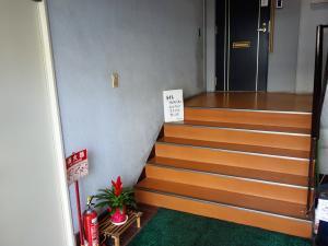 松一ビル階段