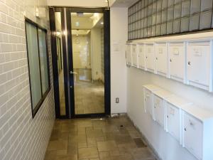 サンポリマー本町ビルエントランス