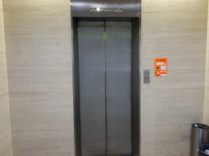 芸文社ビルエレベーター