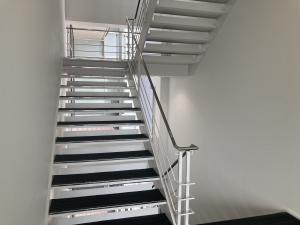 ＫＤＸ小林道修町ビル　屋内階段