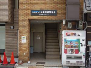 日宝信濃橋ビルエントランス