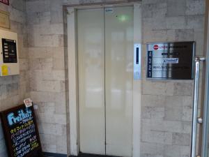 タットリヨンビルエレベーター