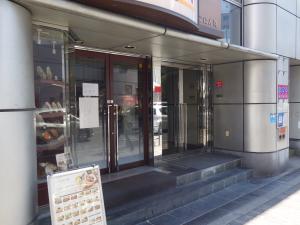 梅田若原ビルエントランス