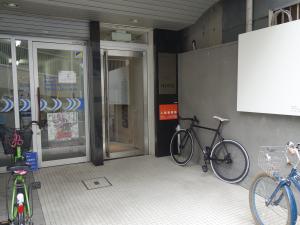 立誠社ビルエントランス