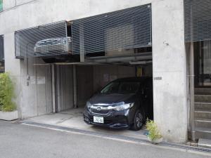 奥成ビル駐車場