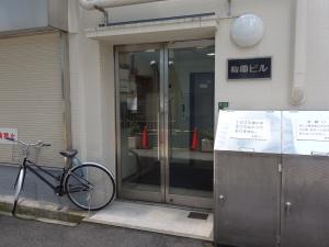 梅電ビルエントランス