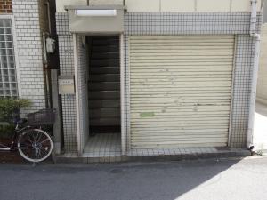 鳥山ビルエントランス