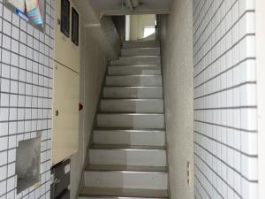 鳥山ビル階段