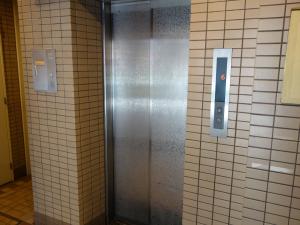 本町・井出ビルエレベーター