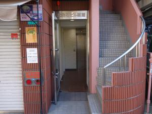 北白石ビル西館エントランス