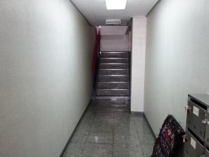 遠山ビル階段