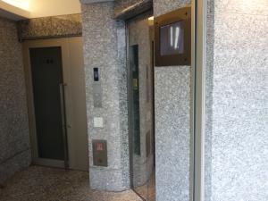 セピア心斎橋ビルエレベーター