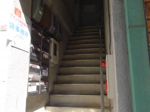 日宝肥後橋ビル階段