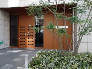 エスティメゾン瓦町ビルエントランス