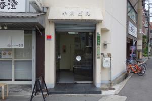 小川ビルエントランス