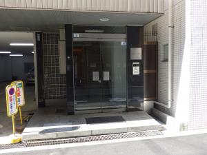藤和ナンバ（トウワ）ビルエントランス