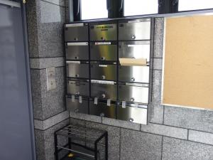 五葉江坂ビル郵便ポスト