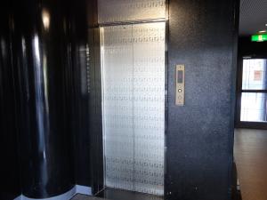 コモド梅田ビルエレベーター